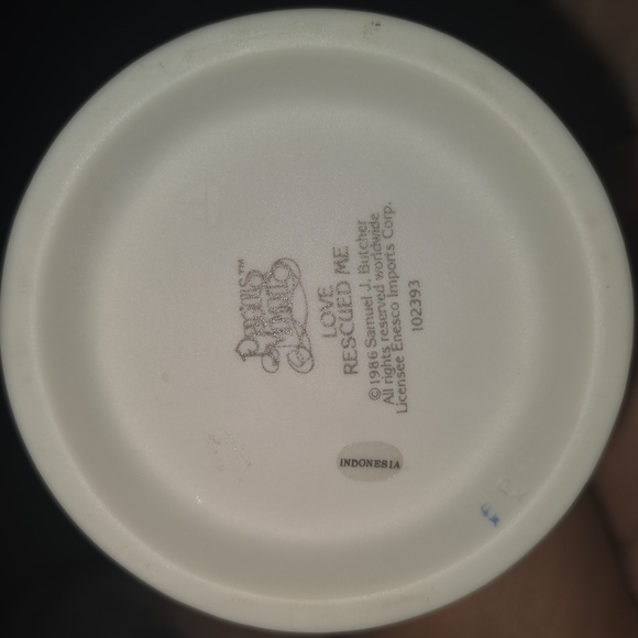 Precious Moments "Love Rescued Me" figurine 5.5" - Picture 5 of 5